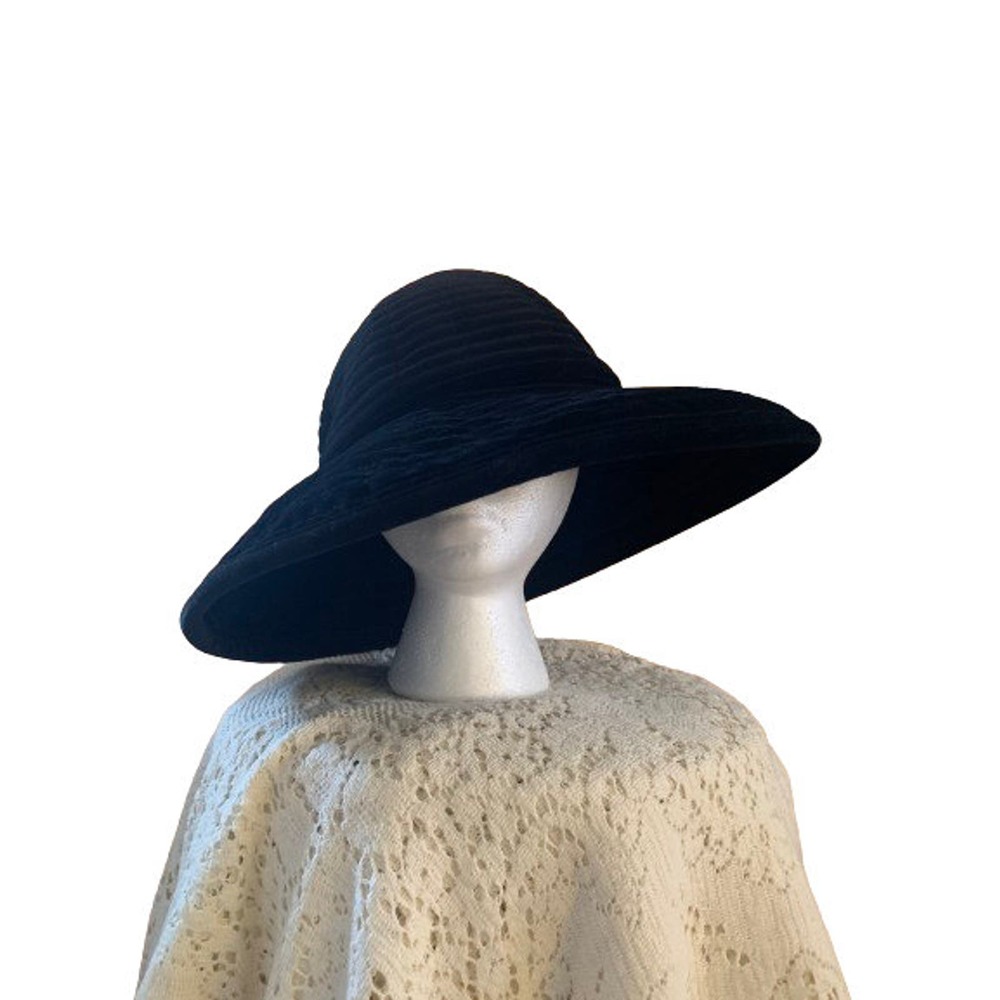 Black Velveteen Wide Brimmed Hat // Vintage Laura Ashley Broad Brim Chapeaux